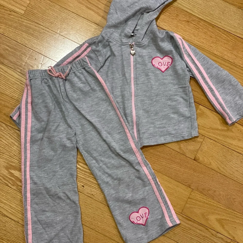 Parisian Grey/Gray Pink Jogging Suit Size 4
